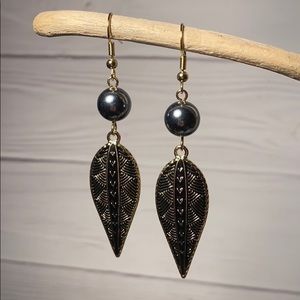 Hawaiian Tribal Black Enamel with Shell Pearl